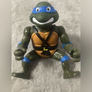 Playmates Toys TMNT Classic Leonardo Giant Size 12" Action Figure 2022
